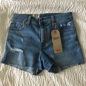 Levi’s high-rise shorts size 2 (26 w) NWT